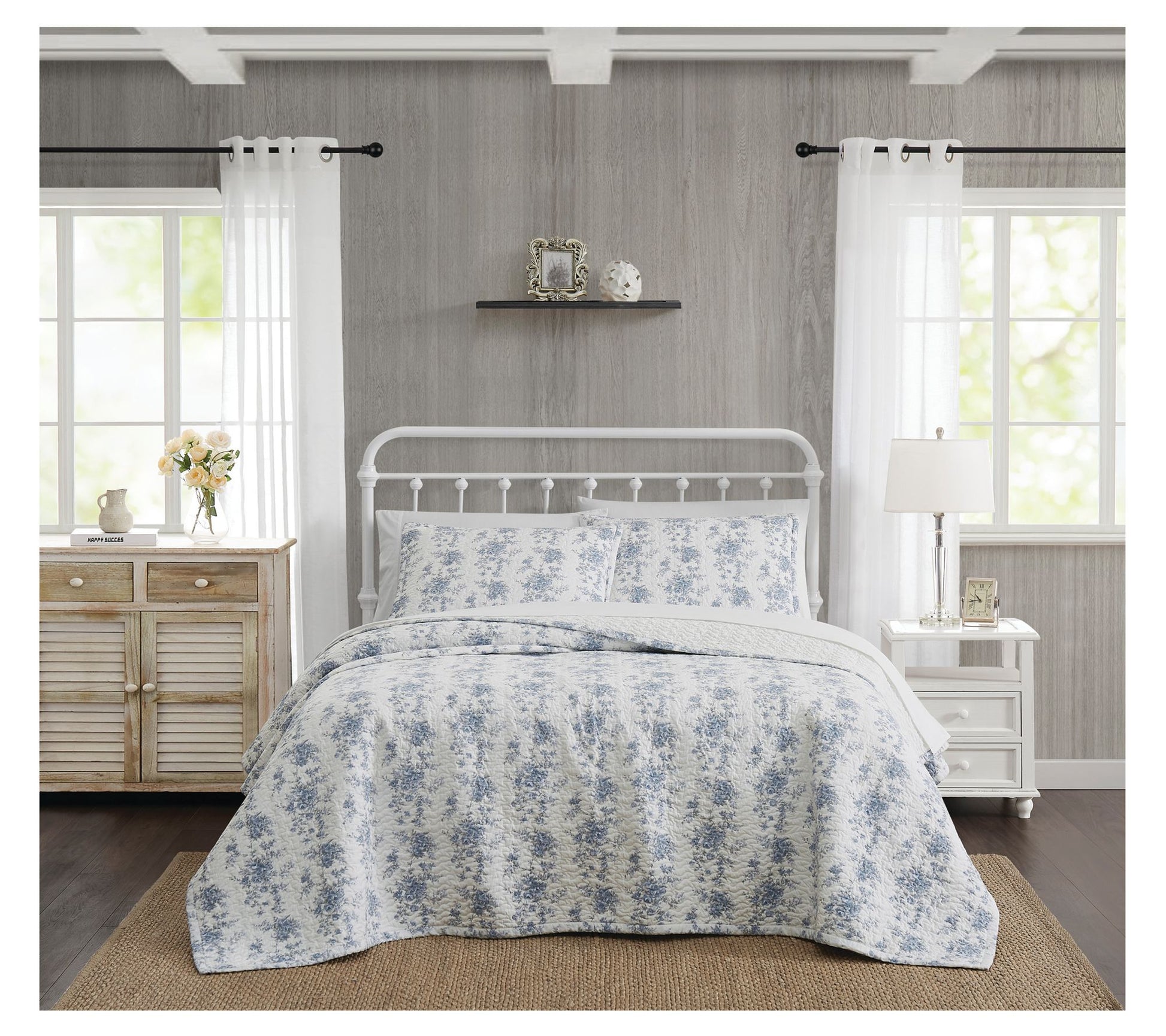 The Farmhouse by Rachel Ashwell British Rose Twin Quilt Set