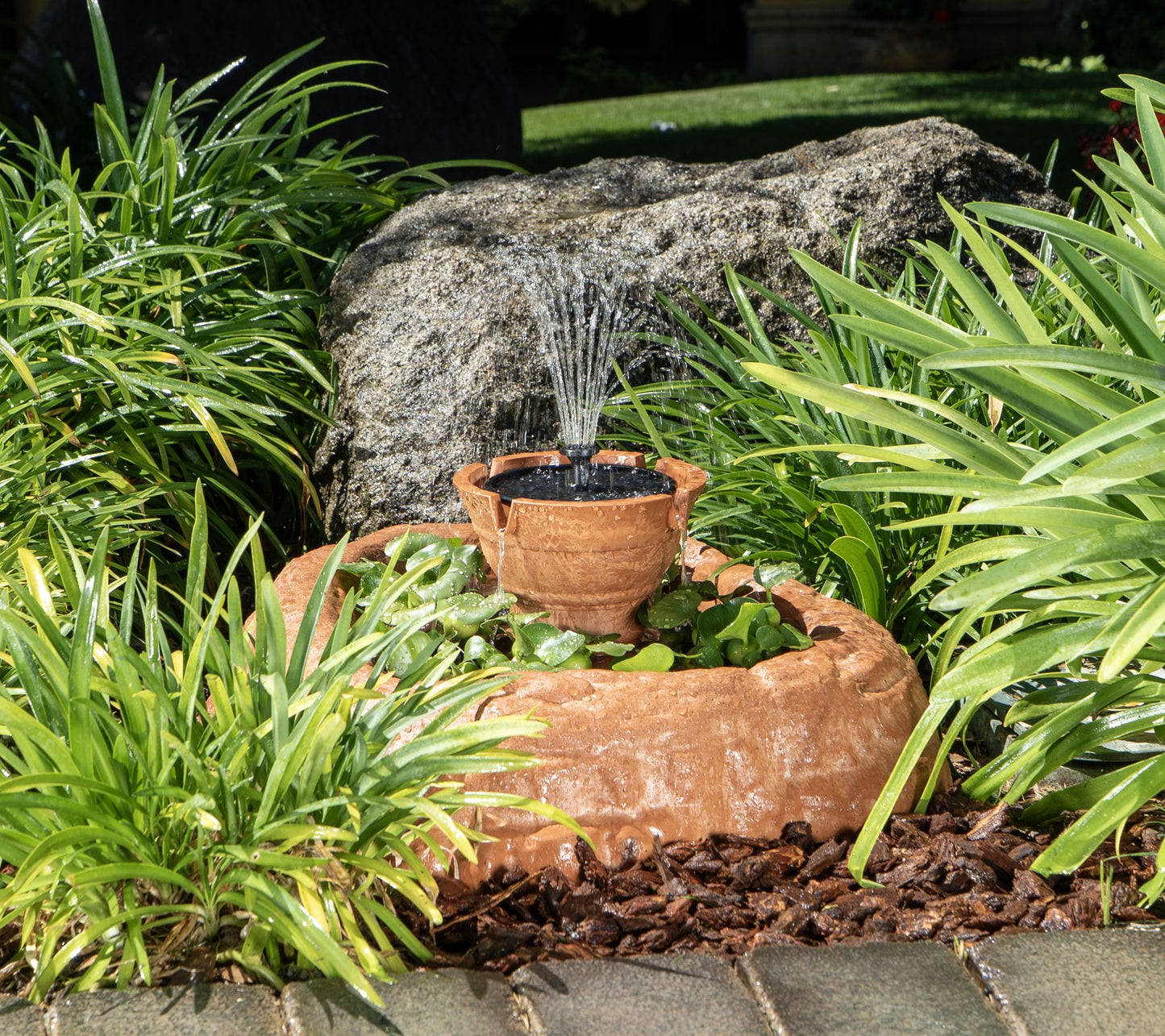 Bernini Roccia Cordless Shallow Pond Fountain Plant Pockets