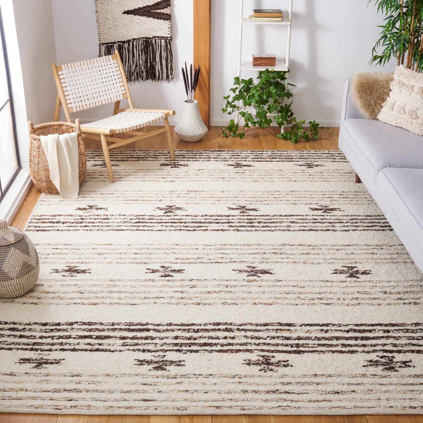 Safavieh Natura Candrie 8 x 10 (ft) Wool Black/Ivory Rectangular Indoor Abstract Bohemian/Eclectic Area rug