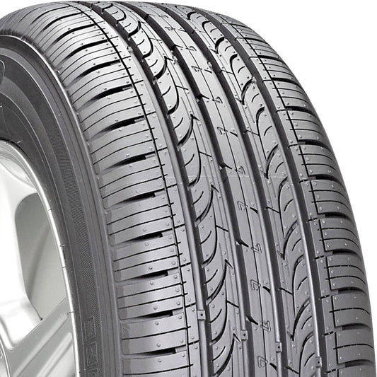 Kumho Solus KH25 All Season P215/55R17 93V Passenger Tire