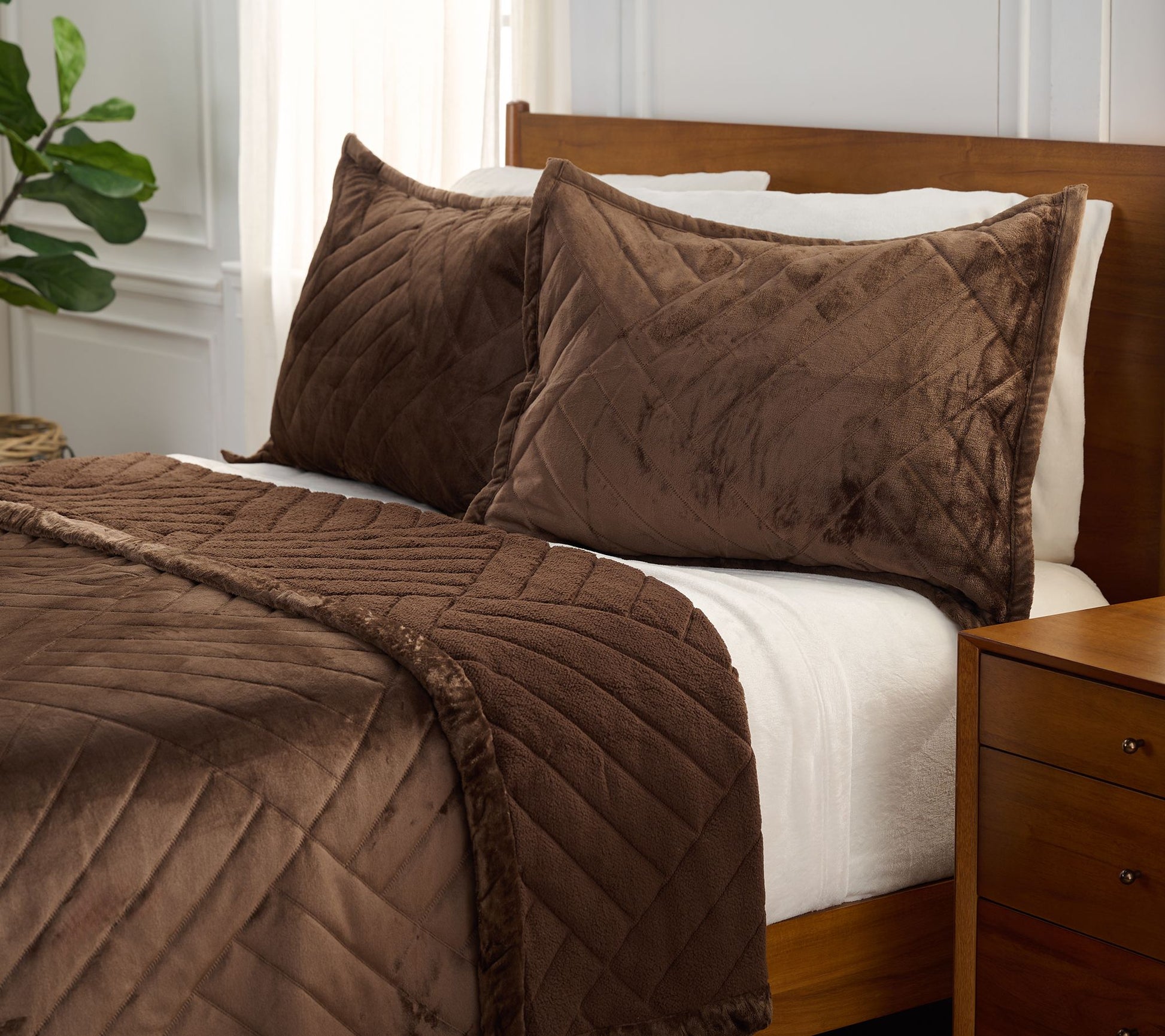 Berkshire Ultrasonic Velvetsoft Reverse Sherpa Coverlet Set-KG